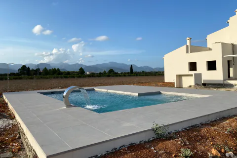 Construcción de piscina en Biniali